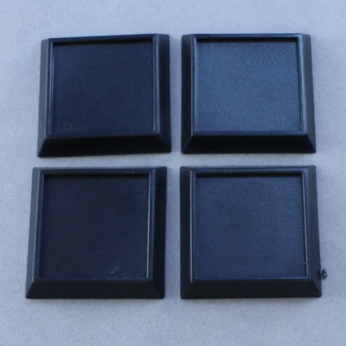 Reaper Miniatures 1" Square Plastic Gaming Base 20 Pcs (No Slot) 74039 Accessory