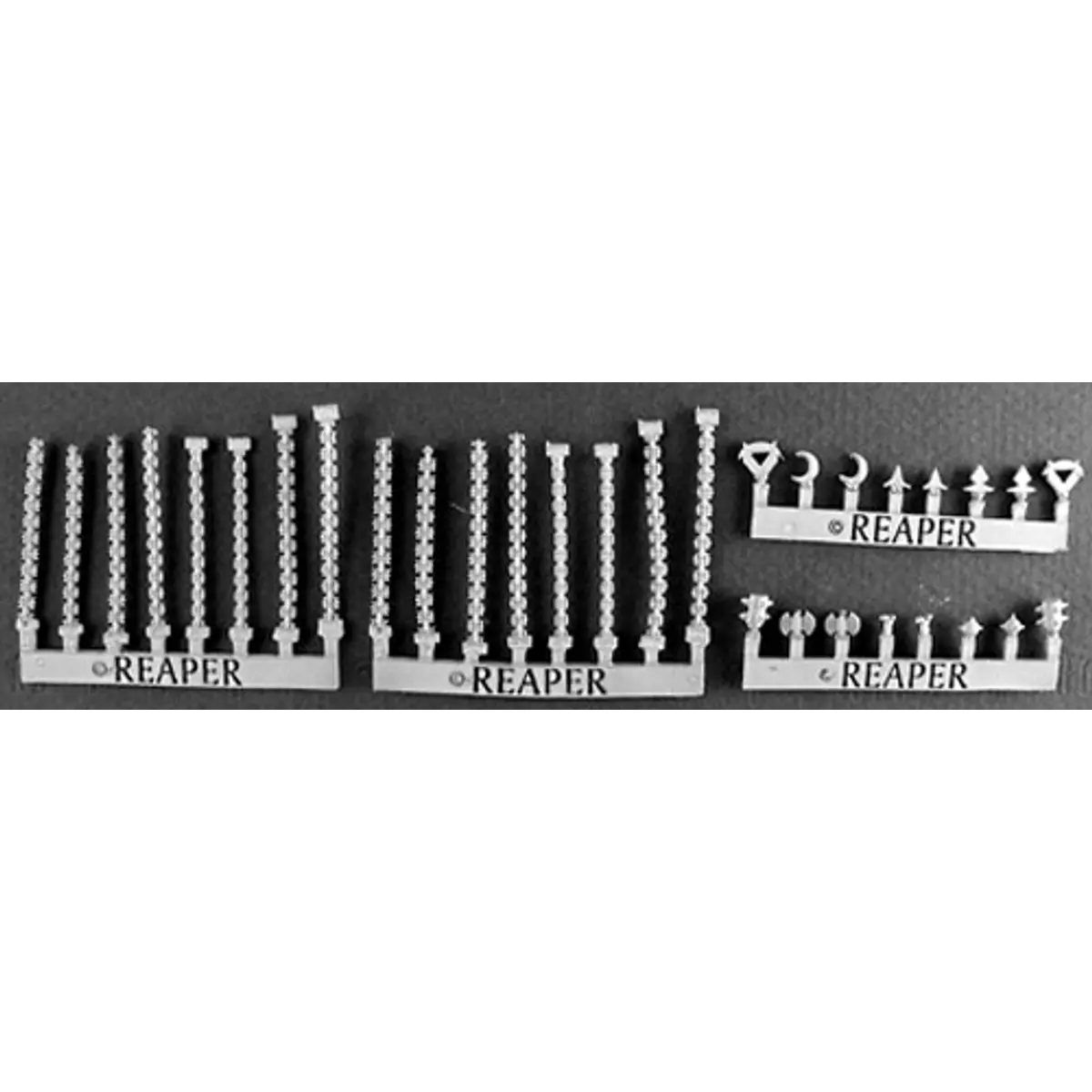 Reaper Miniatures Weapons Pack V-Spiked Chains 03076 (32 Pieces) Unpainted Mini